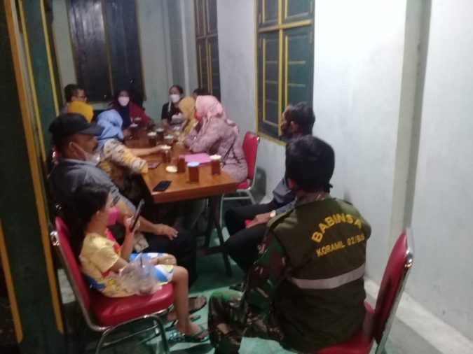 Tingkatkan Rasa Kebersamaan Babinsa Keprabon Hadiri Rakor TPKK di Wilayahnya
