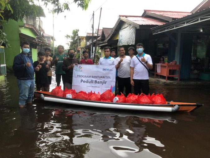 Utamakan Keselamatan Warga, PLN Nyalakan Listrik Bertahap di Lokasi Terdampak Banjir Kalbar