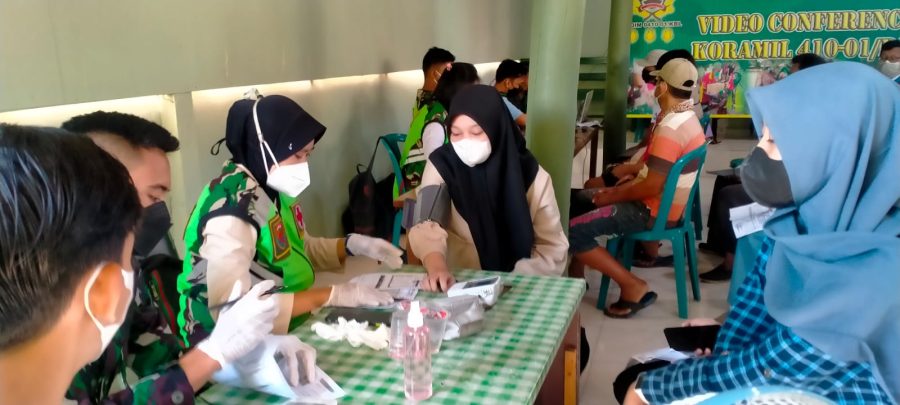 Kodim 0410/KBL kerja sama dengan Nakes rumah sakit DKT Bandar Lampung menggelar serbuan Vaksinasi