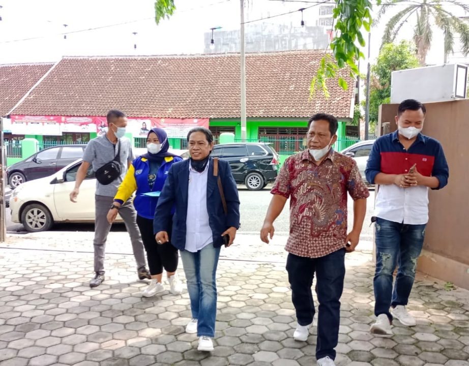 Juniardi Ambil Formulir Pendaftaran Calon Ketua PWI Lampung