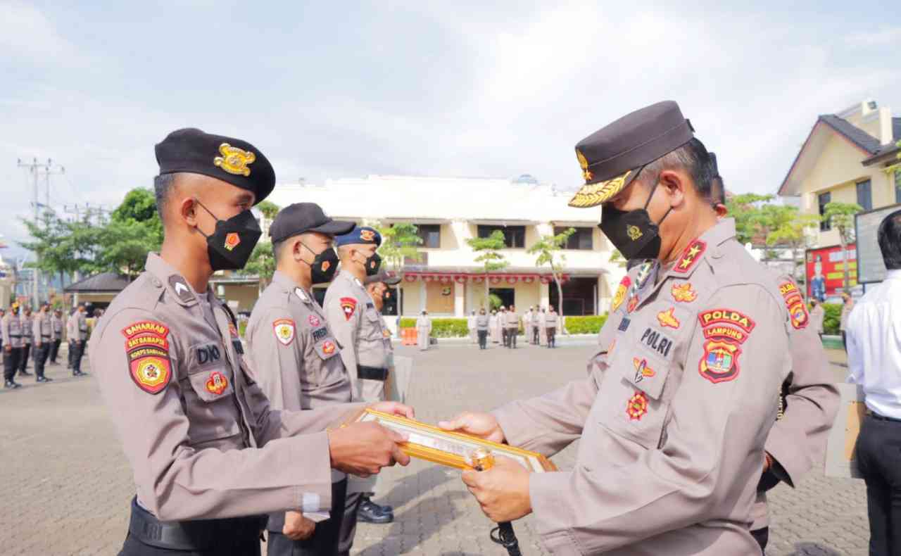 Personel Polres Tulang Bawang Mendapat Reward Dari Kapolda Lampung