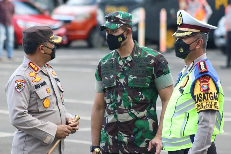 Dandim 0410/KBL Hadiri Apel Kesiapan Pengamanan Malam Tahun Baru 2022 Dalam Rangka Operasi Lilin Krakatau 2021