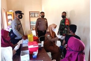 Babinsa Dampingi Kegiatan Vaksinasi Di Kampung Gisting Jaya