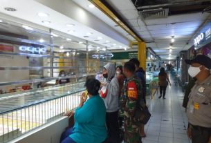 Babinsa Kemlayan PP KM di Pasar Singosaren