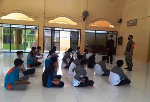 Babinsa Koramil Sambi Sosialisasikan Retkrutmen Penrimaan TNI AD Khusus Santri Dan Lintas Agama