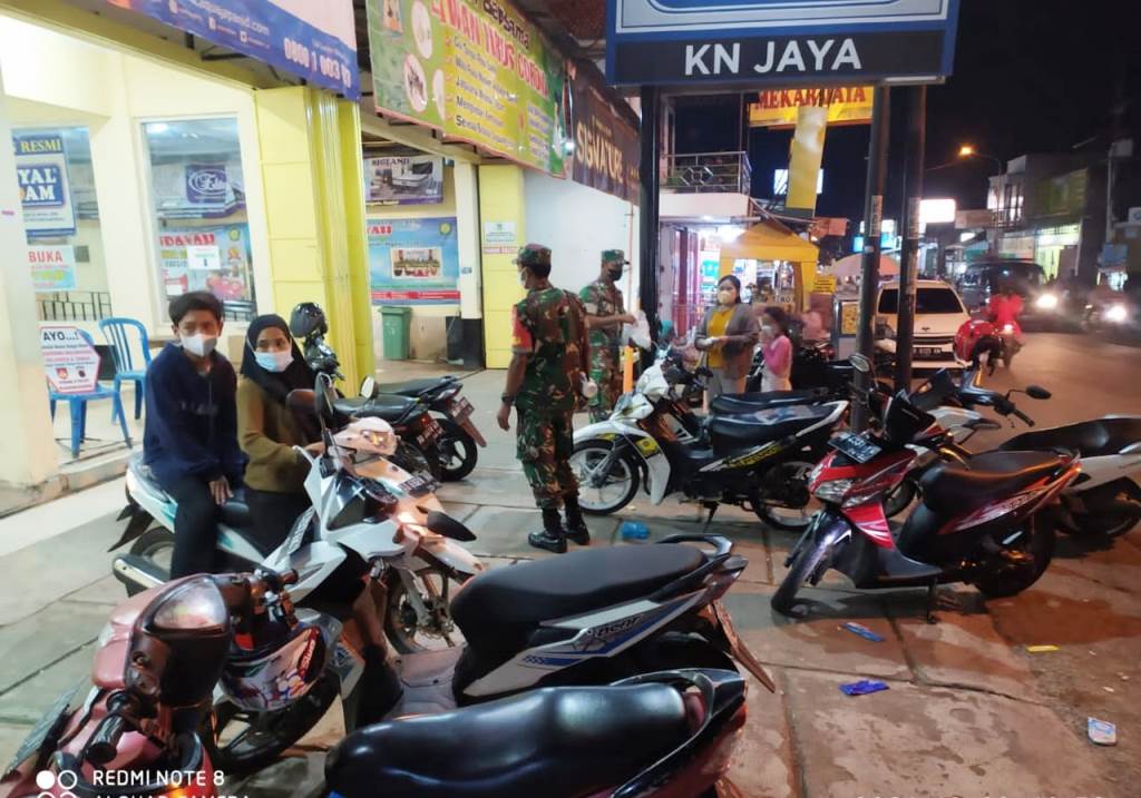 Babinsa Tanduk Tetap Sosialisasikan Prokes di Wilayahnya
