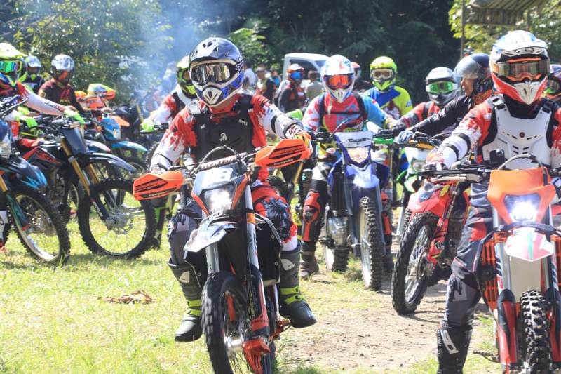 Dandim 0808/Blitar Bersama Rider Trail, Laksanakan Penghijauan di Wilayah Kabupaten Blitar