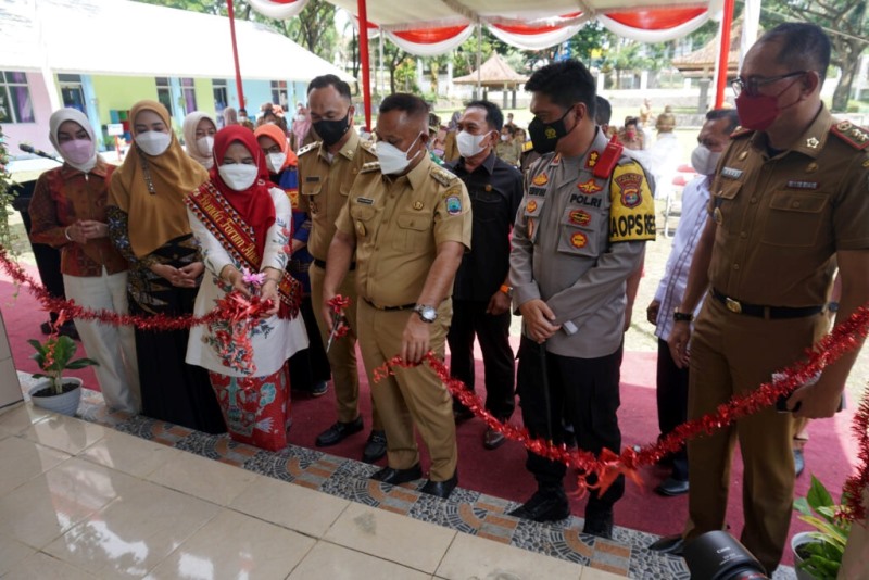 Bupati Lampung Selatan Meresmikan Gedung Sekretariat Pusat Pembelajaran Keluarga