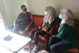 Cegah Covid 19, Babinsa Bukuran Komsos Dengan Ibu-Ibu PKK