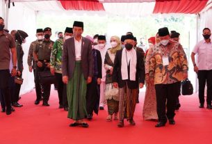 Hadiri Peresmian Pembukaan Muktamar ke-34 NU Presiden dan Wapres Kompak Kenakan Jas dan Sarung