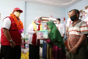 Riana Sari Arinal Salurkan Bantuan untuk Korban Banjir di Lampung Timur