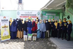 Dharma Wanita Dinas Kominfotik Provinsi Lampung Menyalurkan Bantuan Sembako
