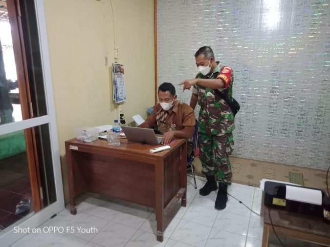 Jaga Silaturahmi dan Komunikasi, Babinsa Anjangsana ke Pemerintah Desa