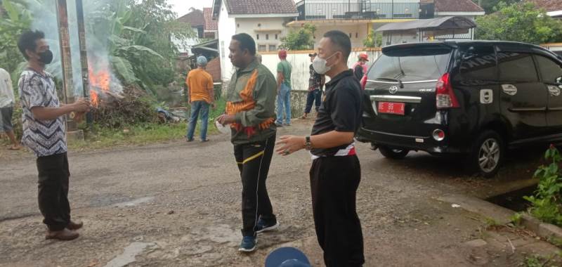 Kunjungi Lokasi Grebek Sungai, Kasdim 0410/KBL Beri Motivasi dan Tingkatkan Sikap Gotong Royong