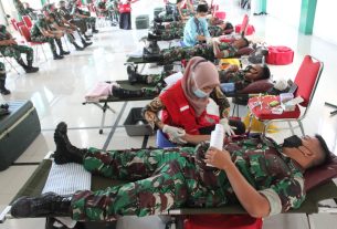 Prajurit Kodim 0410/KBL Ikuti Donor Darah Dalam Rangka Peringati Hari Juang Kartika Ke-76