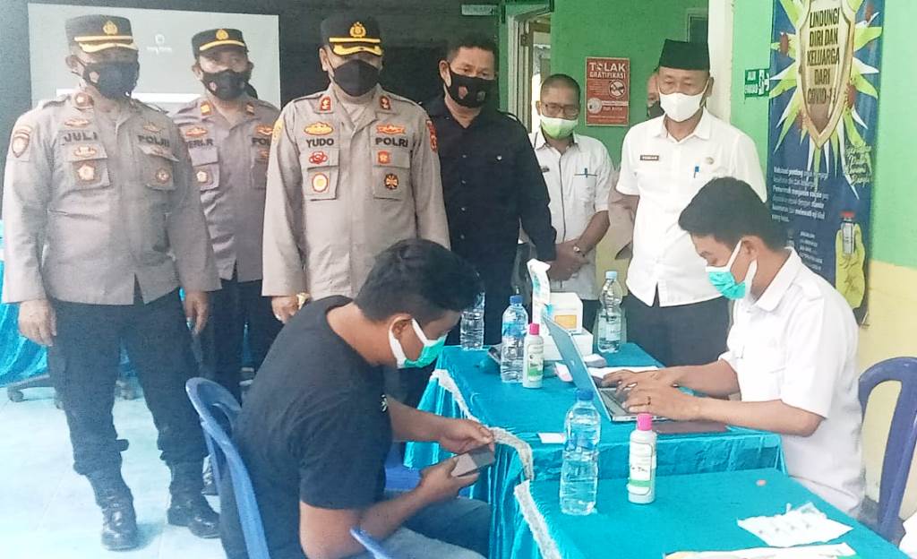 Kapolres Mesuji Tinjau Vaksinasi Srentak di Dua Kecamatan