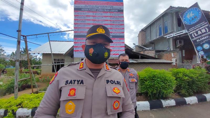 Kapolres Tanggamus Pimpin Pemasangan Banner Nomor HP Pejabat Utama Polda