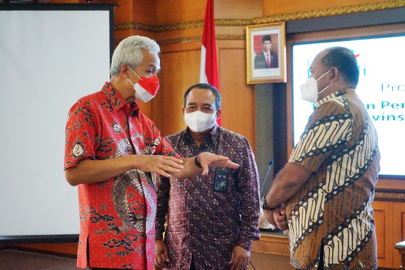 PLN dan Pemda Jateng Berkolaborasi Terangi Warga Miskin di Jateng