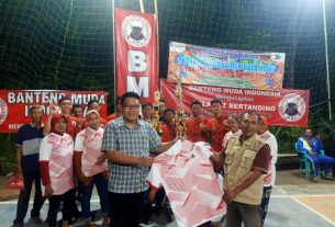 M Aditya Hafish Arafat support turnamen Volly di Desa Sidomukti