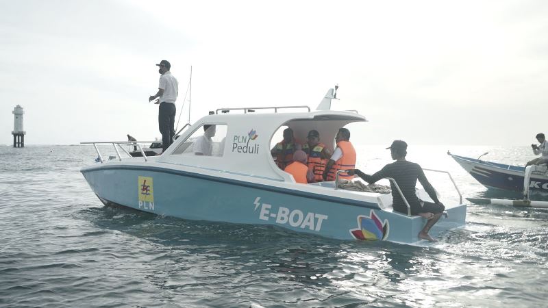 PLN Peduli Dukung Ekosistem Kendaraan Listrik, Kolaborasi dengan IKM Ciptakan E-Boat