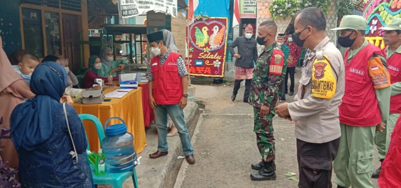 Patroli Wilayah, Babinsa Edi Aryanto Bersama Satgas Covid 19 Imbau Warga di Lokasi Hajatan Patuhi Prokes