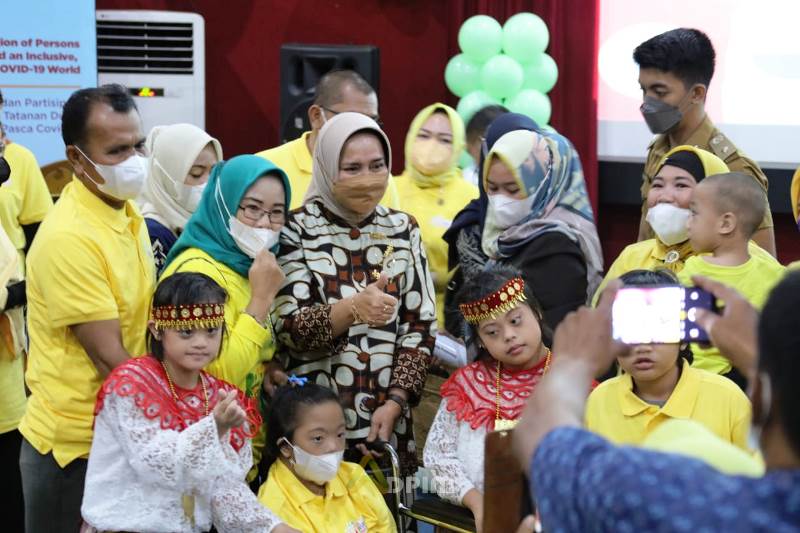 Peringatan Hari Disabilitas Internasional 2021, Ibu Riana Arinal Dorong LKKS Tingkatkan Pelayanan bagi Penyandang Disabilitas