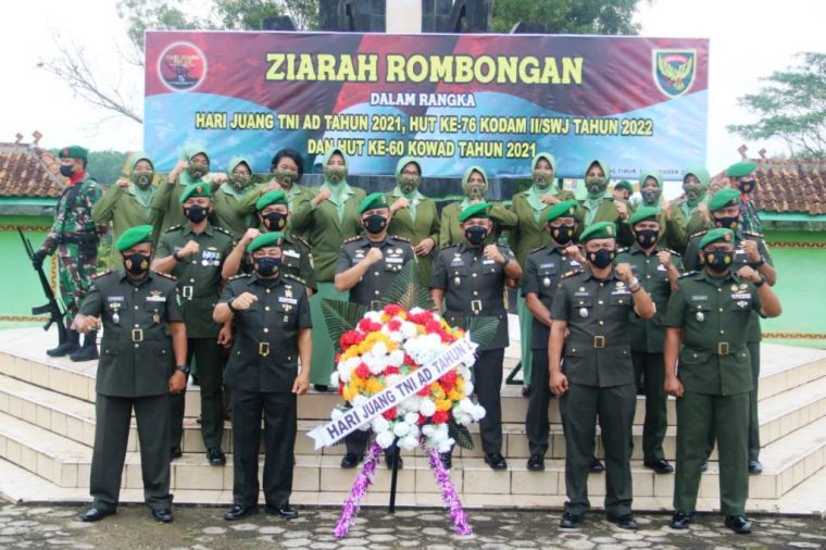 Peringatan Hari Juang TNI-AD, Dandim 0429/Lamtim Pimpin Ziarah Rombongan
