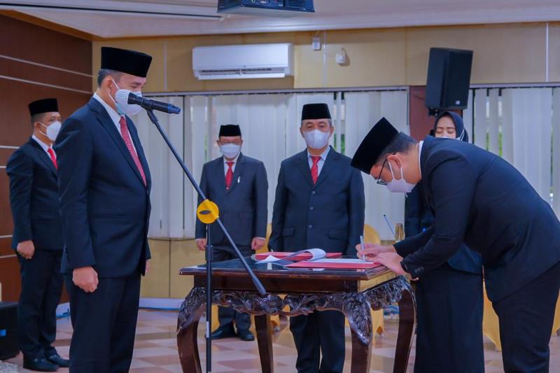 Plt Bupati Beni Hernedi Lantik 371 Pejabat Struktural Jadi Pejabat Fungsional