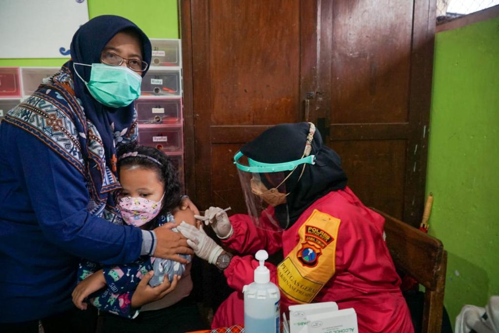 Puan Dukung Vaksinasi Anak Usia 6-11 Tahun di Blitar