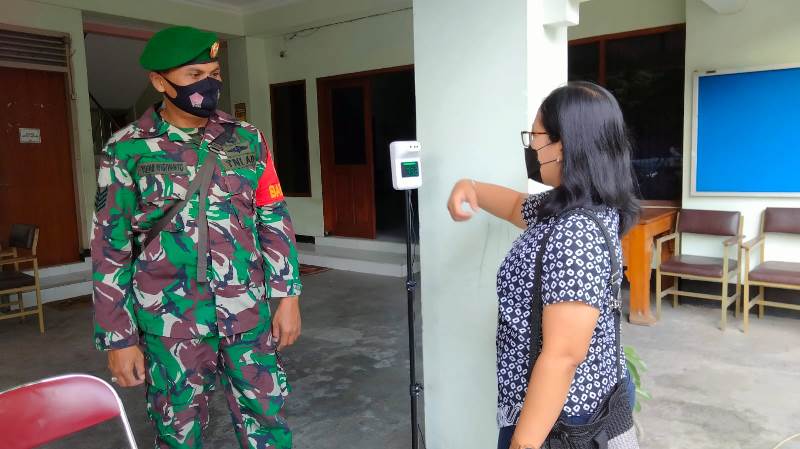 Serma Yudhi Cek Penerapan Prokes Pada Pelaksanaan Ibadah di GKJ Joding