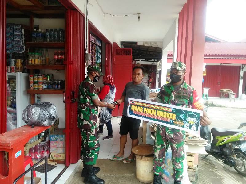 Sertu Purwanto Pimpin Patroli Protkes Di Pasar Jatiroto