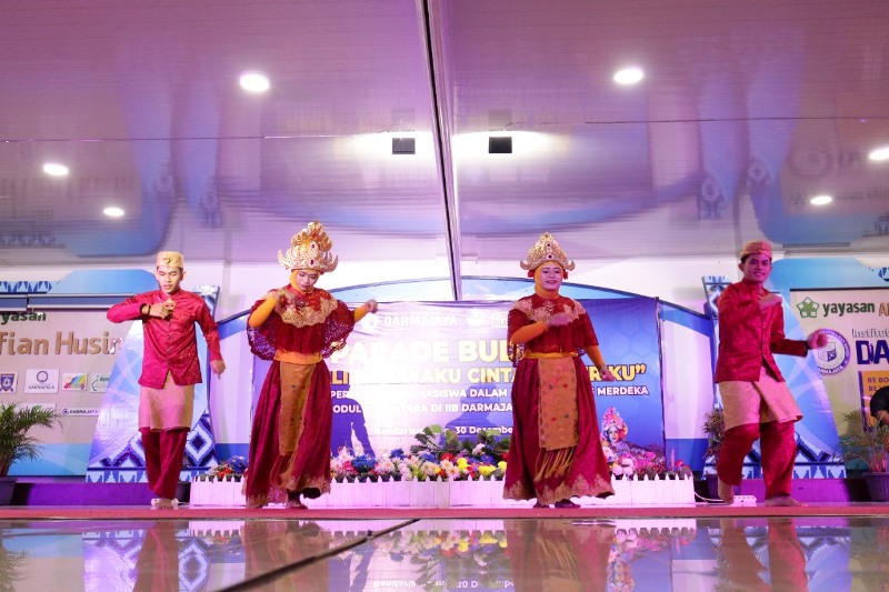 Waw... Kampus The Best ini Heboh dengan Parade Budaya Nusantara