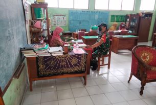 Aktif Selalu di Wilayah Binaan, Babinsa Jurangjero Komsos Dengan Kepala Sekolah