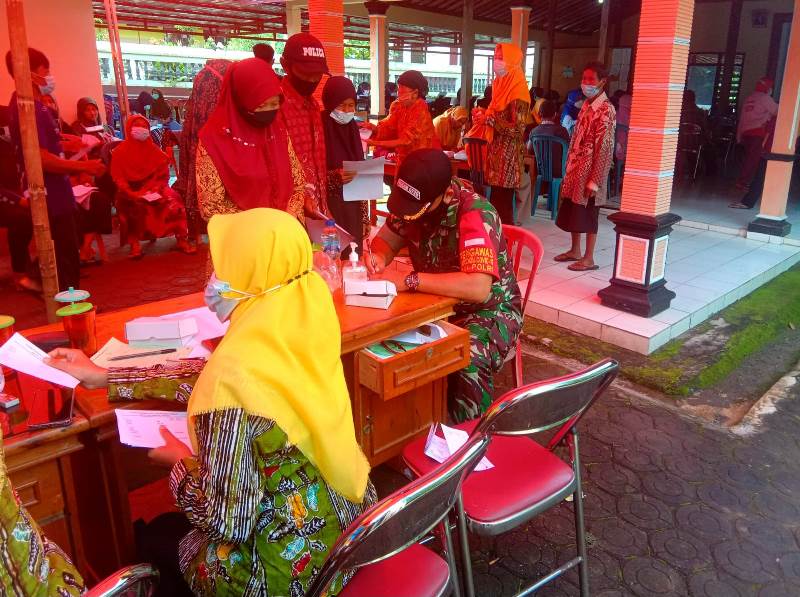 Babinsa Boto Dampingi Pemberian Vaksin Kepada Warga Binaan