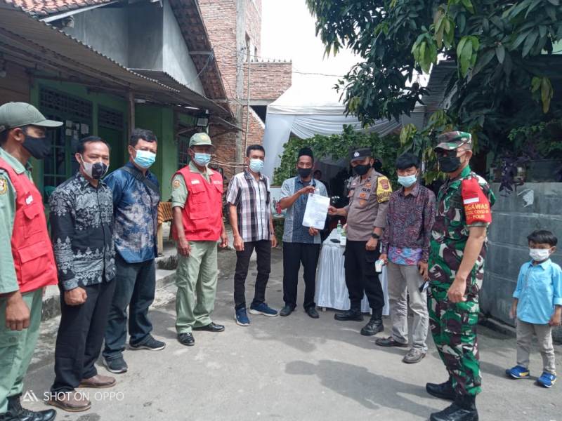 Sambangi Lokasi Hajatan, Babinsa Koramil 410-01/Panjang Imbau Warga Patuhi Prokes