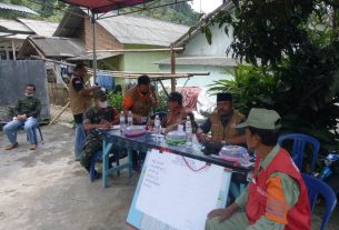 Babinsa Sertu Riyatno Monitoring dan Pengamanan Pemilihan Ketua RT di Wilayah Binaan