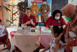 Batuud Koramil Jatisrono Bersama Jajaran Forkopimcam Pantau Pelaksanaan Vaksin