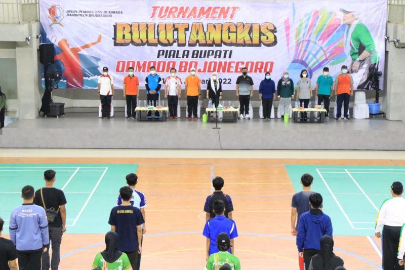 Bupati Bojonegoro Didampingi Dandim 0813 Buka Turnamen Bulutangkis