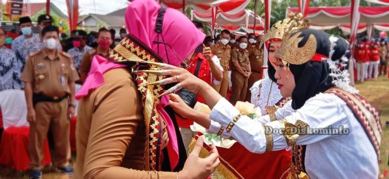 Kenjungan Kerja di Rawa Jitu: Bupati Tuba di Tapsir Serahkan Bantuan Ratusan Juta