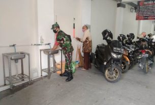 Cegah Tangkal Covid-19, Sertu Rohmad Awasi Penerapan PPKM Level 2 di GBIS Alfa Omega