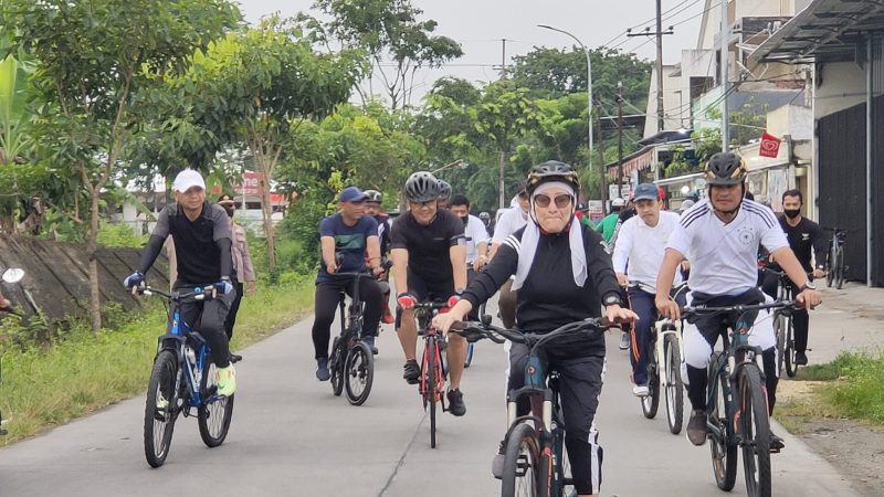 Dampingi Bupati Bojonegoro, Dandim 0813 Gowes Pagi Menikmati Hasil Pembangunan