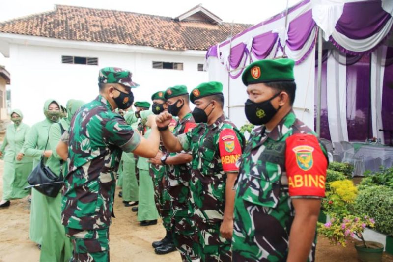 Dandim 0429/Lamtim Didampingi Ketua Persit Kunjungi Koramil 01/Labuhan Ratu