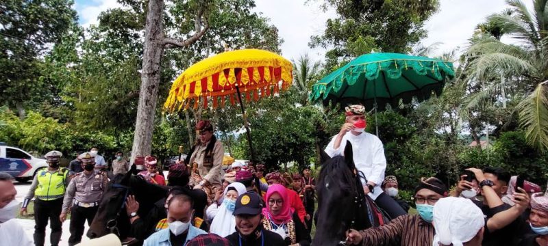 Datang ke Lampung Ganjar Pranowo Disambut Adat