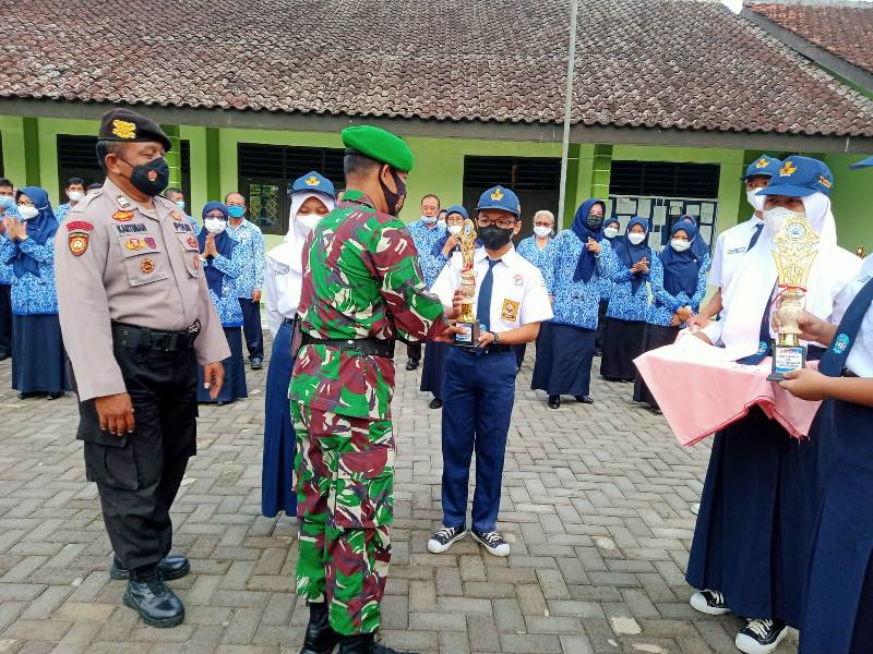 Forkopincam Manyaran Gelar Apel Pagi Lintas Sektoral Di SMP N 1 Manyaran, Ini Tujuannya