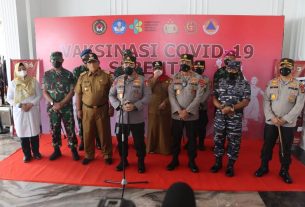 Gubernur Arinal Djunaidi Dampingi Kapolri Tinjau Kegiatan Akselerasi Vaksin Serentak Seluruh Indonesia