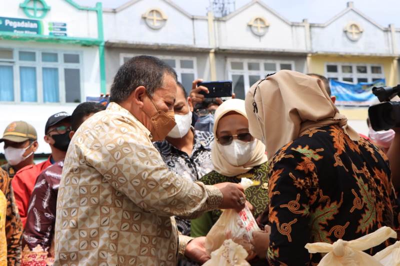 Gubernur Arinal Djunaidi Gelar Operasi Pasar Minyak Goreng Murah, Walikota Bandarlampung Ucapkan Terimakasih