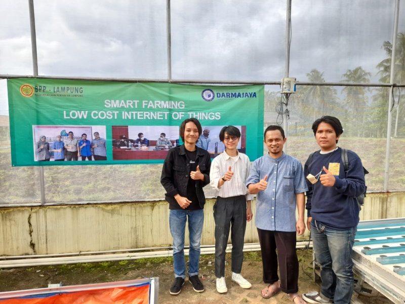 Implementasi Kerja Sama, Dosen-Mahasiswa IIB Darmajaya Cek Progres IoT untuk ‘Smart Farming’ di BPP Lampung