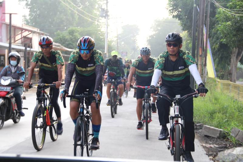 Jaga Kebugaran di Masa Pandemi, Dandim 0735/Surakarta Gowes Bersama Anggota