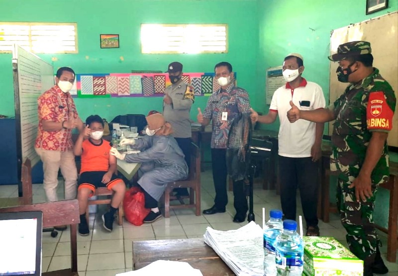 Kapuskesmas Bersinergi Dengan Babinsa, Bhabinkamtibmas, Perangkat Desa Sukseskan Program Vaksinasi Anak Usia 6 - 11 Tahun