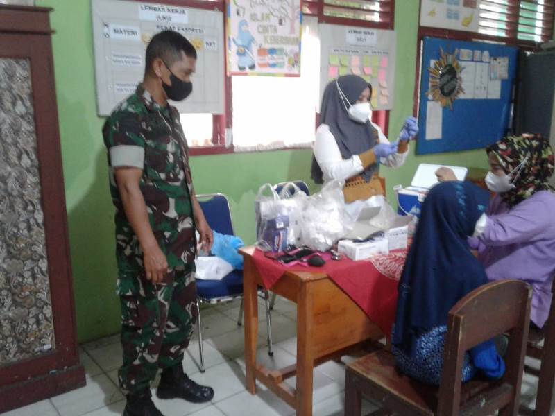 Koramil 410-06/Kedaton Gelar Serbuan Vaksinasi Untuk Pelajar SD Madrasah ibtidaiyah Mathla'ul Anwar